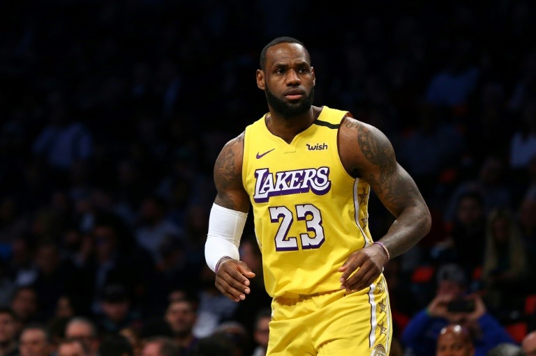 LeBron James (Bóng rổ, 96,5 triệu USD): Siêu sao này luôn nằm trong Top những vận động viên có thu nhập cao nhất thế giới hàng năm. Phần lớn thu nhập của anh đến từ các hoạt động quảng cáo với 65 triệu USD, so với con số 31,5 triệu USD tiền lương.