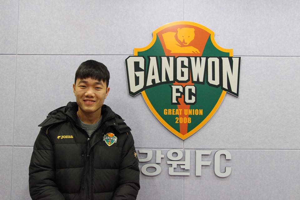Tiền vệ Xuân Trường của Việt Nam từng làm Đại sứ hình ảnh của tỉnh Gangwon năm 2017. Ảnh: Gangwon FC.
