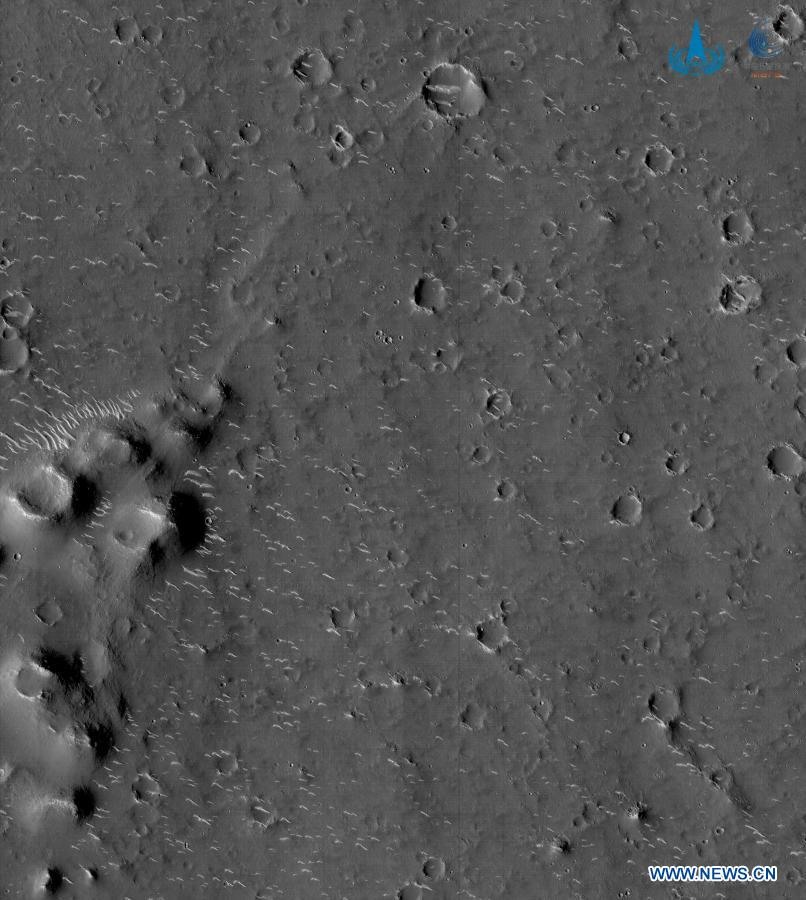 Hình ảnh bề mặt sao Hỏa do tàu vũ trụ Thiên Vấn 1 chụp. Ảnh: Cơ quan Vũ trụ Quốc gia Trung Quốc (CNSA)/Tân Hoa Xã.