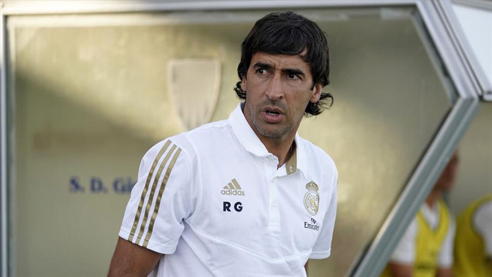 Raul đang làm công tác huấn luyện tại lò Castilla. Ảnh: AFP.