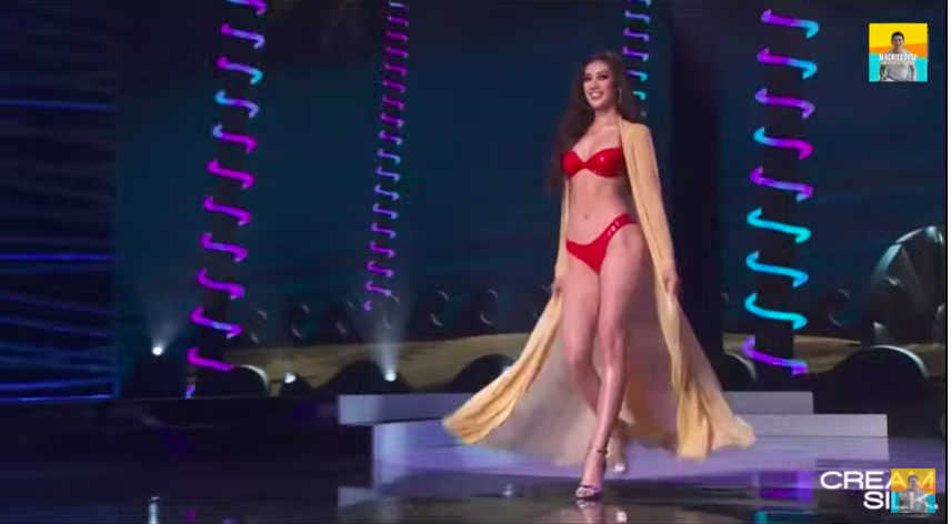Trong đêm chung kết Miss Universe 2020, với sự tự tin Khánh Vân tiến thẳng vào top 21 và trình diễn bikini đầy nóng bỏng. Tuy nhiên, đại diện Việt Nam đã không được gọi tên cho top 10 chung cuộc. Mặc dù dừng chân nhưng những gì Khánh Vân thể hiện đã ghi nhiều dấu ấn trong lòng khán giả. Ảnh: CMH.
