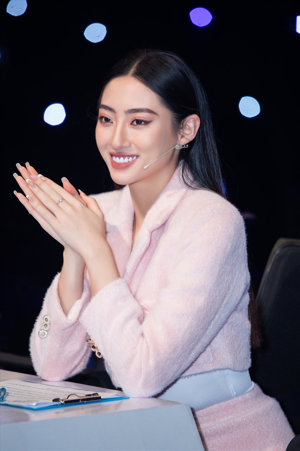 Hoa hậu Lương Thùy Linh xinh đẹp xuất hiện tại “Siêu tài năng nhí“. Ảnh: NVCC.