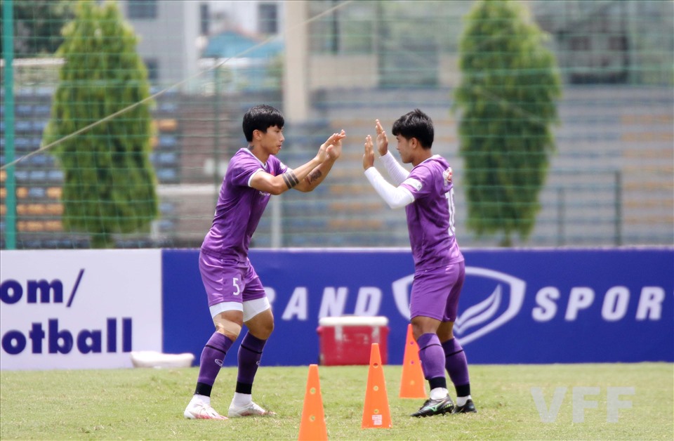 Văn Hậu trở lại tập luyện cùng đội tuyển Việt Nam. Ảnh: VFF