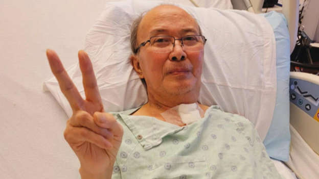 Bệnh nhân Renato Aquino sau ca phẫu thuật cấy ghép phổi. Ảnh: AFP