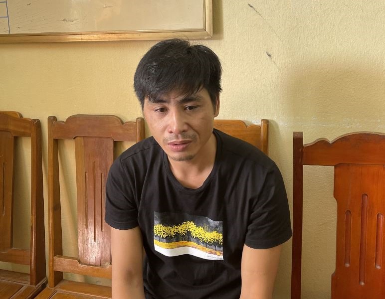 Khi bị bắt giữ, đối tượng Nguyễn Huy Dũng đã dùng kiếm chống trả lực lượng công an. Ảnh: CATH