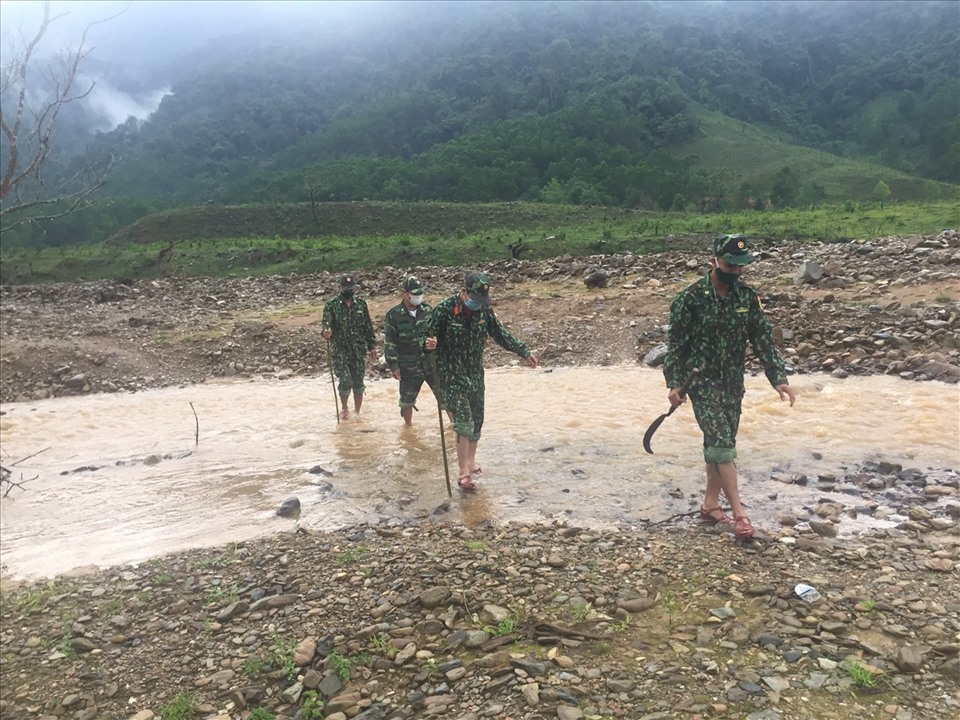 Những ngày qua các chiến sĩ Bộ Chỉ huy quân sự tỉnh Thừa Thiên Huế, Bộ đội Biên phòng tỉnh đã ngày đêm căng mình tuần tra, kiểm soát.