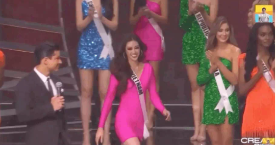 Hoa hậu Khánh Vân đầy tự tin khi được gọi tên cho top 21 Miss Universe 2020. Ảnh: CMH.