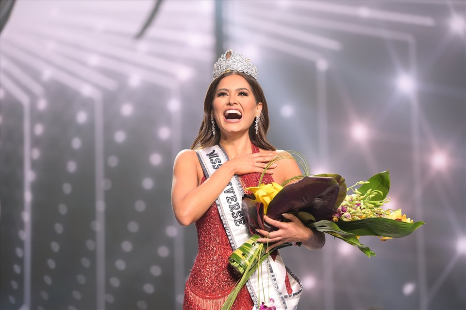 Người đẹp Mexico với màn ứng xử tuyệt vời đã giúp cô có được vương miện Miss Universe 2020. Ảnh: CMH.