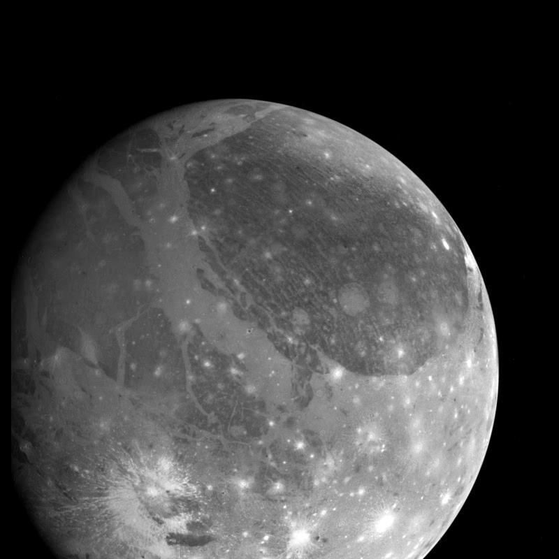 Ganymede, mặt trăng lớn nhất của sao Mộc. Ảnh: NASA.