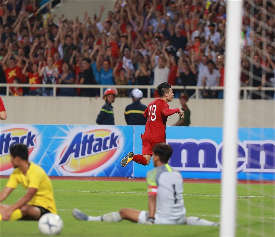 Quang Hải ghi bàn thắng duy nhất trận gặp Malaysia. Ảnh: Minh Tùng
