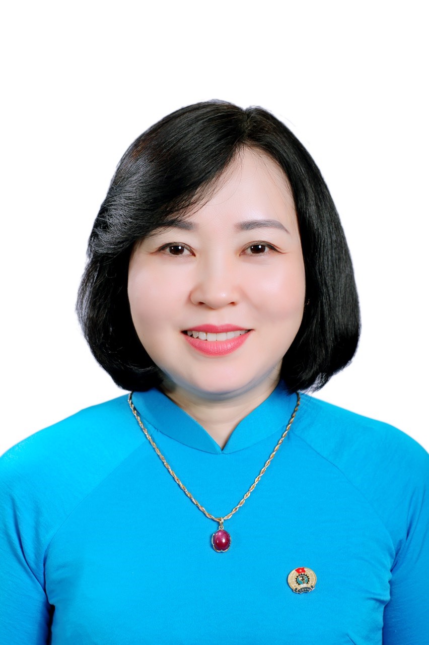 Bà Nguyễn Thị Vân Hà - Chủ tịch LĐLĐ tỉnh Bắc Ninh trả lời phỏng vấn Báo Lao Động. Ảnh: CĐBN