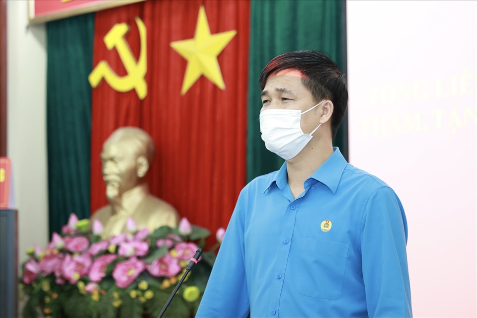 Ông Ngọ Duy Hiểu, Phó Chủ tịch Tổng Liên đoàn Lao động Việt Nam phát biểu trong buổi làm việc với Liên đoàn Lao động tỉnh Bắc Ninh. Ảnh: Hải Nguyễn