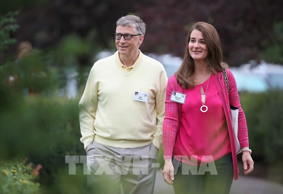 Tỉ phú Bill Gates và vợ trong một sự kiện diễn ra vào năm 2015. Ảnh AFP/TTXVN