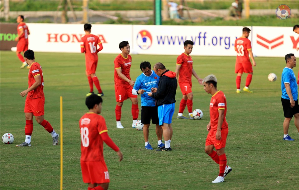 Huấn luyện viên Park Hang-seo sẽ chốt danh sách 28 cầu thủ sang UAE. Ảnh: VFF