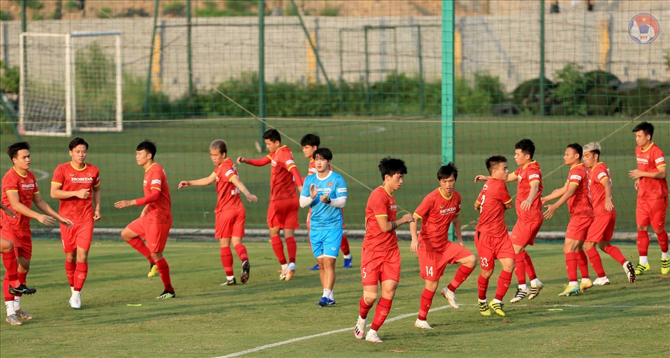 Các cầu thủ đội tuyển Việt Nam nỗ lực tìm suất đá chính. Ảnh: VFF
