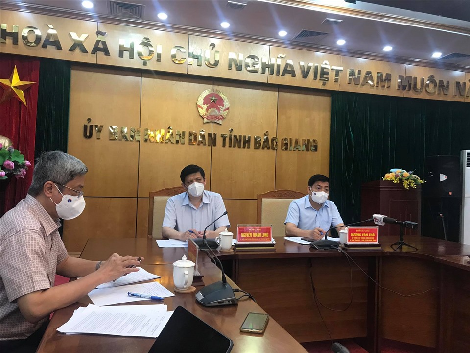 Bộ trưởng Bộ Y tế Nguyễn Thanh Long làm việc tại tỉnh Bắc Giang sáng 18.5. Ảnh: Thuỳ Linh