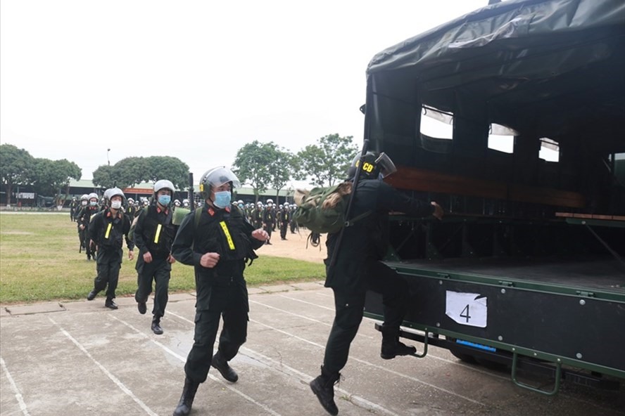 Không chỉ Quảng Ninh,Bộ Tư lệnh Cảnh sát cơ động phối hợp, hỗ trợ Công an tỉnh Bắc Giang thực hiện nhiệm vụ tuần tra, kiểm soát, đảm bảo an ninh, trật tự và phòng, chống dịch bệnh COVID-19.