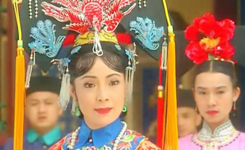 Đới Xuân Vinh bị ghét khi đóng vai Hoàng hậu trong “Hoàn Châu cách cách“. Ảnh: Xinhua.