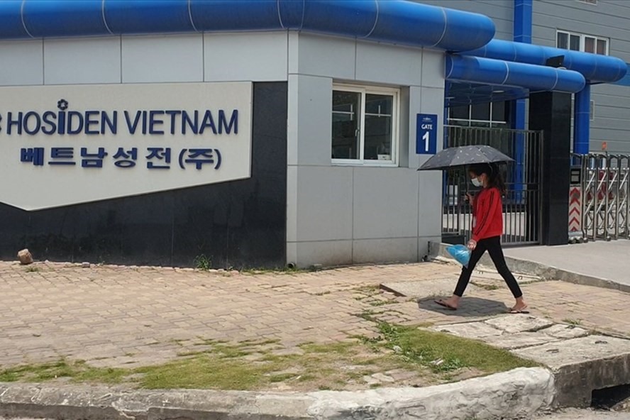Bên ngoài công ty Hosiden Việt Nam (KCN Quang Châu). Ảnh: Trần Tuấn.