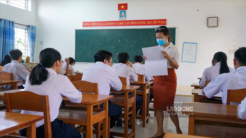 Sáng ngày 19.5, các em học sinh khối 12 được thi môn Ngữ Văn. Ảnh Tạ Quang