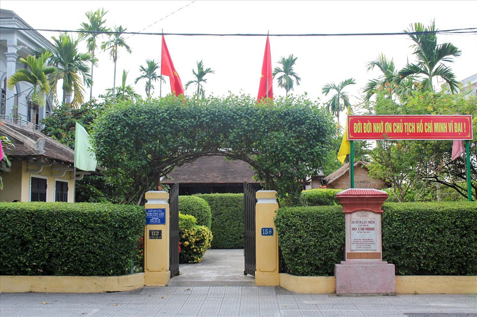 Nhà lưu niệm Bác Hồ (số 112, đường Mai Thúc Loan, phường Thuận Lộc, TP Huế) là ngôi nhà Chủ tịch Hồ Chí Minh đã sống khi theo gia đình vào Huế lần thứ 1 từ 1895 - 1901.
