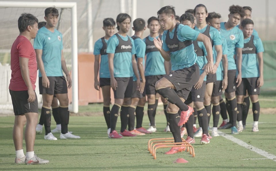 Tuyển Indonesia đã thay máu lực lượng so với giai đoạn trước đó của vòng loại, từ việc thay huấn luyện viên cho đến việc tin dùng một loạt các cầu thủ trẻ. Huấn luyện viên Shin Tae-yong đặt mục tiêu cùng đội toàn thắng 3 trận còn lại gặp UAE, Thái Lan và Việt Nam.