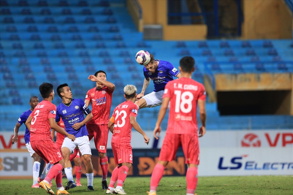 Cú đúp của Geovane và 1 bàn của Bruno giúp câu lạc bộ Hà Nội giành chiến thắng 3-1 trước Sài Gòn trong trận đấu vòng 12 LS V.League 2021 diễn ra hôm nay (2.5). Ảnh: Đông Đông