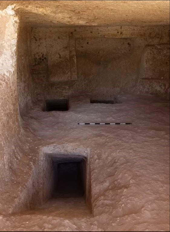 Ngôi mộ với lối thông dẫn đến gian chôn cất. Ảnh: Bộ Du lịch và Cổ vật Ai Cập
