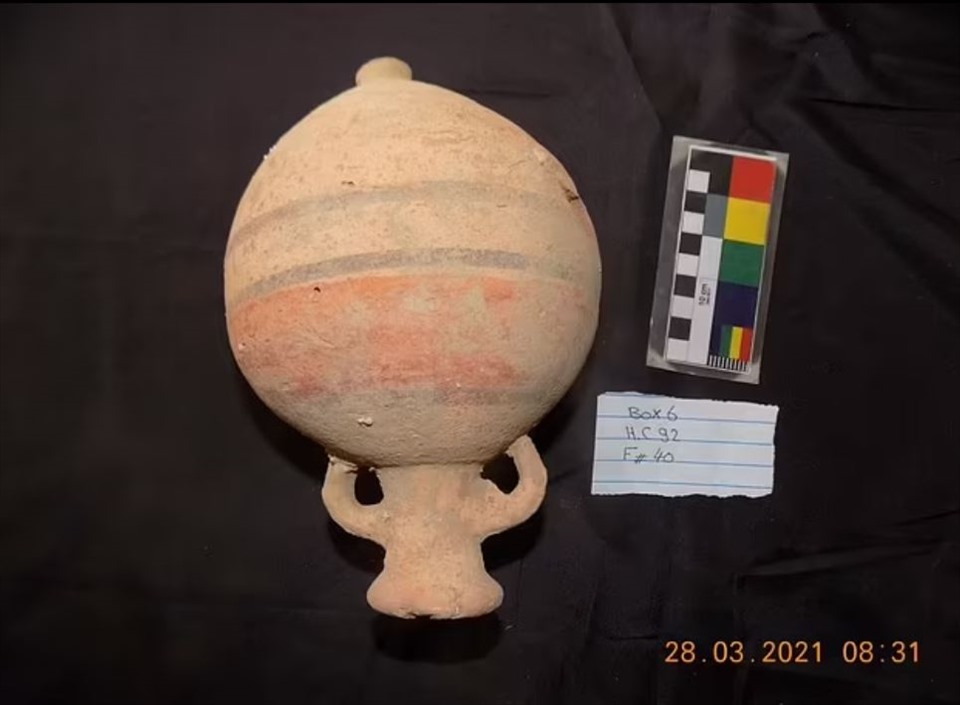 Vật dụng bằng gốm hình cầu tượng trưng cho người đã khuất. Ảnh: Bộ Du lịch và Cổ vật Ai Cập