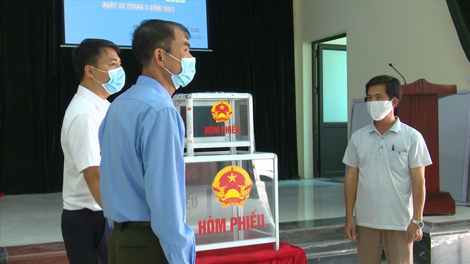 Công tác chuẩn bị bầu cử tại xã Việt Hùng, huyện Đông Anh.