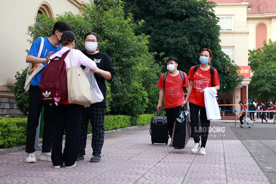 Nhịp sống 24h: Những sinh viên đã được trang bị đầy đủ kiến thức về xét nghiệm và đã được tiêm vaccine, sẵng sàng nhận nhiệm vụ tại tỉnh Bắc Ninh. Ảnh: Hải Nguyễn