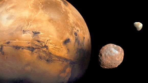 Sao Hỏa có hai vệ tinh tự nhiên là Phobos - mặt trăng bên trong và mặt trăng bên ngoài là Deimos. Ảnh: NASA.