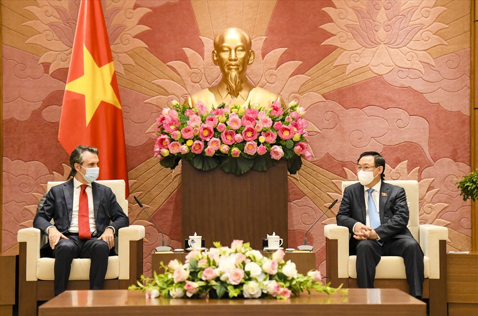 Chủ tịch Quốc hội Vương Đình Huệ tiếp Đại sứ EU tại Việt Nam. Ảnh: M.Hùng