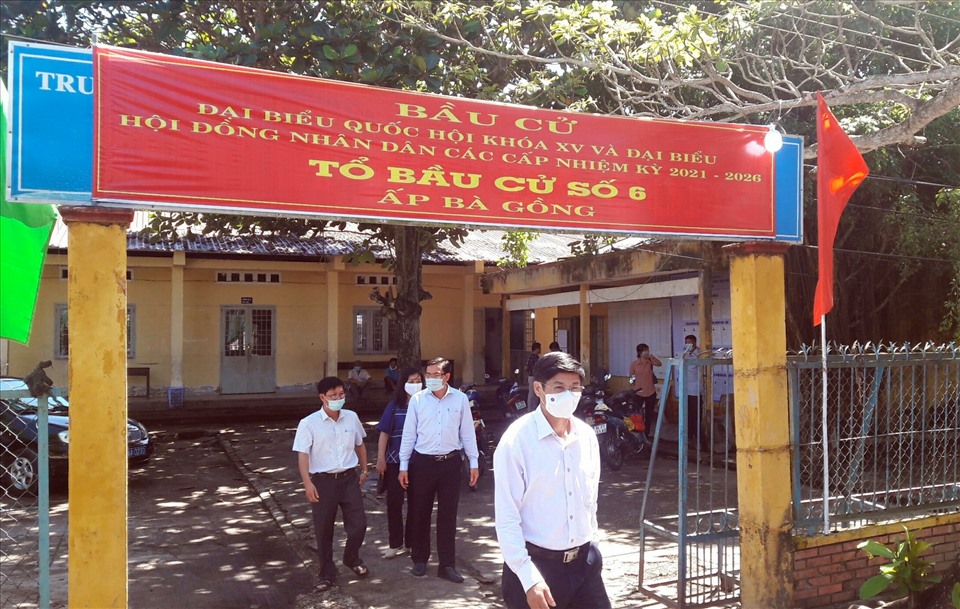Một địa điểm bỏ phiếu tại vùng sâu của huyện Hồng Dân, tỉnh Bạc Liêu là điểm trường học được vệ sinh thoáng mát, đảm bảo công tác bầu cử vừa đảm bảo phòng chống dịch bệnh COVID-19 theo quy định.