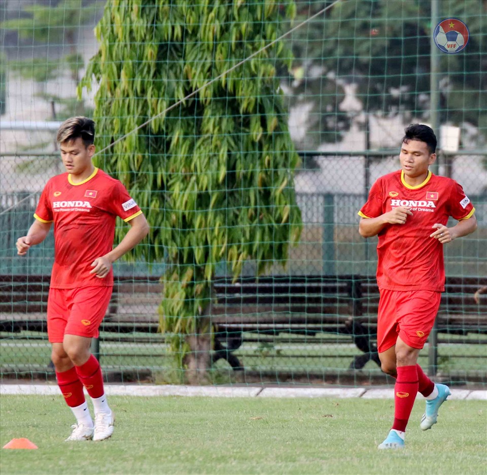 Các cầu thủ Sông Lam Nghệ An dù hội quân khá muộn nhưng Xuân Mạnh, Văn Đức vẫn tỏ ra hào hứng, luyện tập rất tích cự và tập trung tối đa. Ảnh: VFF