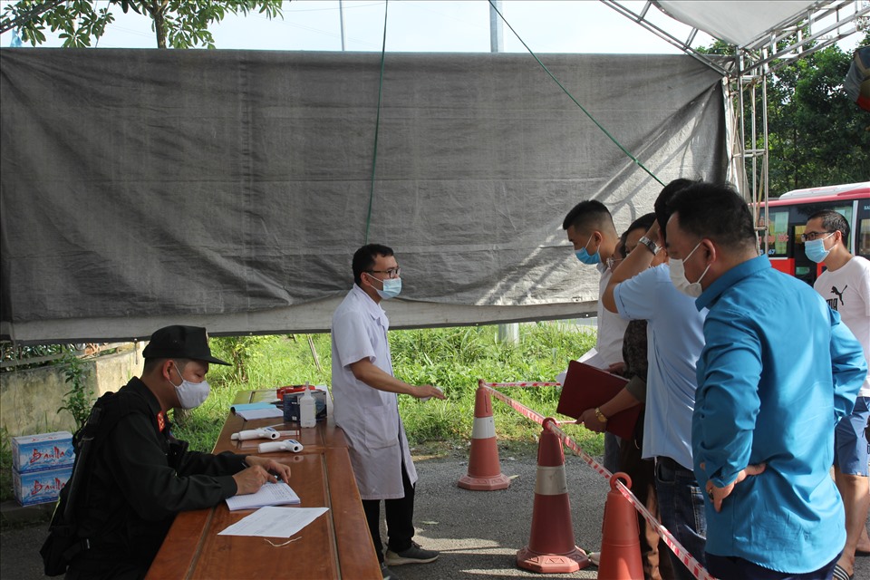 Song song với công tác bầu cử, tỉnh Yên Bái đảm bảo công tác phòng chống dịch COVID-19 được tuyên truyền, phổ biến, triển khai rộng khắp hướng đến một ngày bầu cử an toàn, thành công.