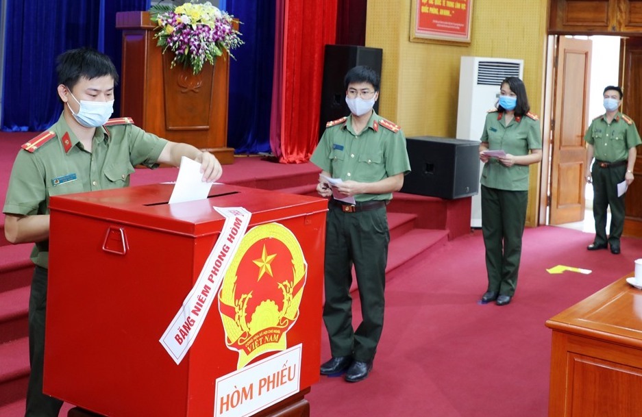 Hơn 800 cử tri Công an tỉnh Bắc Ninh đi bầu cử sớm. Ảnh: ST
