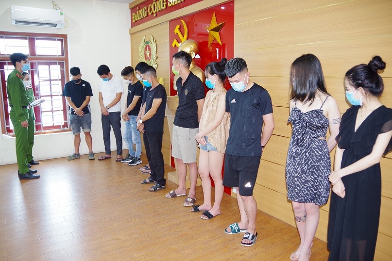 31 thanh niên nam, nữ tụ tập quán karaoke giữa dịch, sử dụng trái phép ma tuý. Ảnh Công an tỉnh Hải Dương