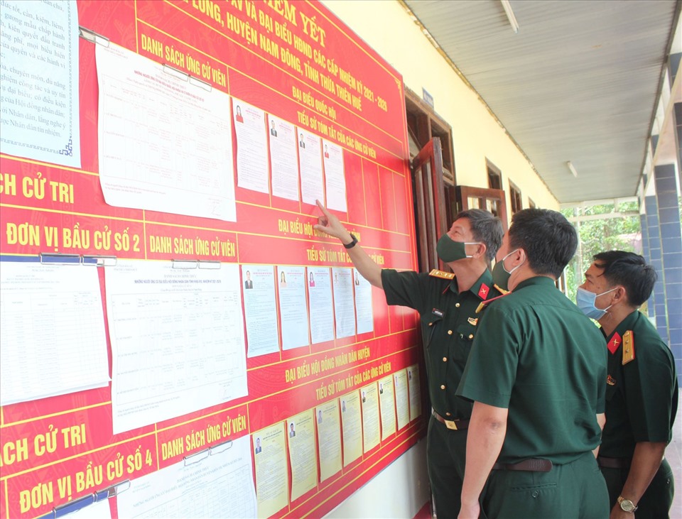 Nhằm chuẩn bị tốt cho công tác bầu cử vào ngày mai 23/5, Bộ CHQS tỉnh Thừa Thiên Huế đã đi kiểm tra công tác sẵn sàng chiến đấu bảo vệ cho bầu cử ĐBQH và HĐND các cấp, nhiệm kỳ 2021 - 2026 tại các cơ quan, đơn vị.