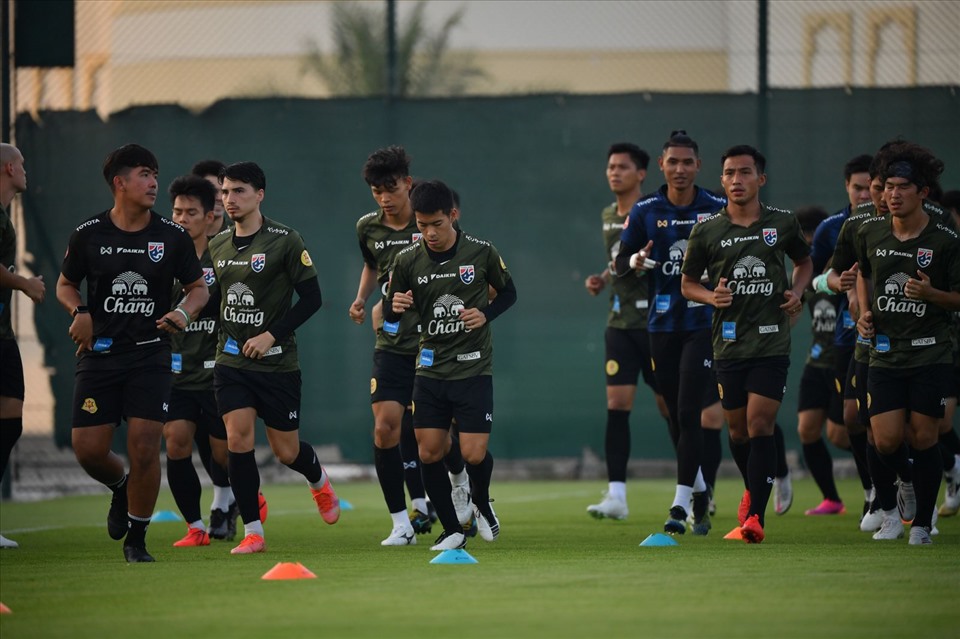 Đội tuyển Thái Lan có buổi tập đầu tiên tại UAE. Ảnh: Siam Sport