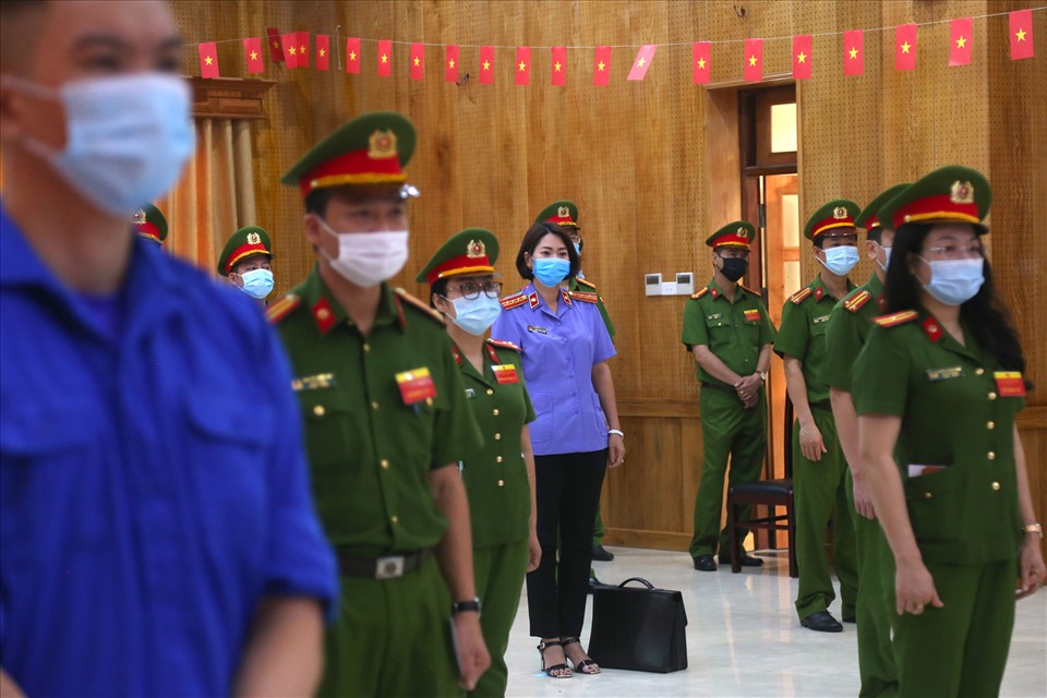 Đại diện Viện KSND TP Hà Nội cũng có mặt tại điểm bầu cử ở Trại tạm giam số 1. Ảnh: P.D