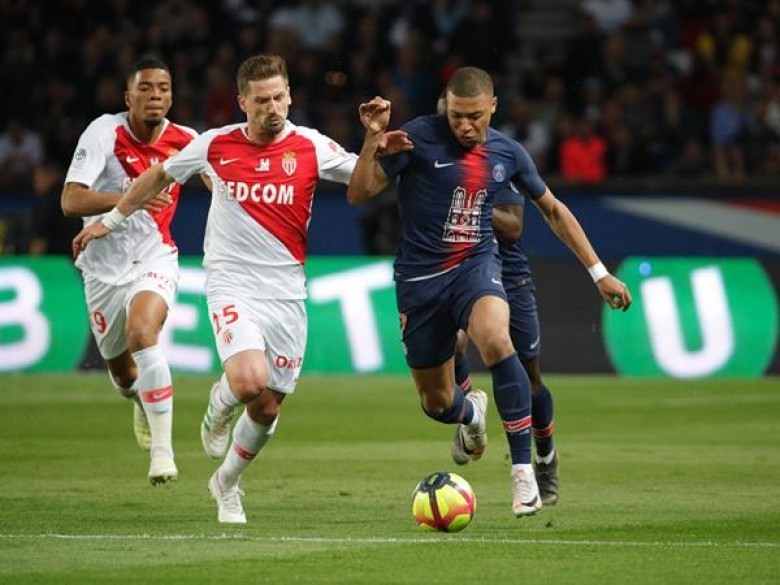 PSG và Monaco sẽ đua với Lille đến phút cuối cùng. Ảnh: AFP