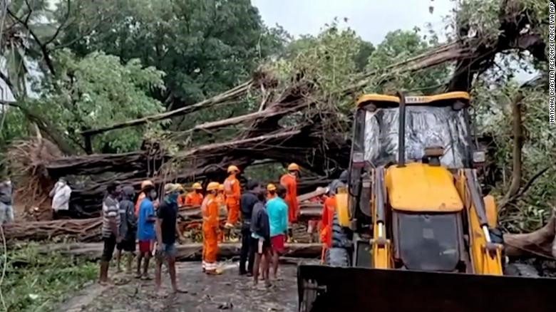 Bão Tauktae ập vào Ấn Độ ngày 17.5.2021. Ảnh: AFP