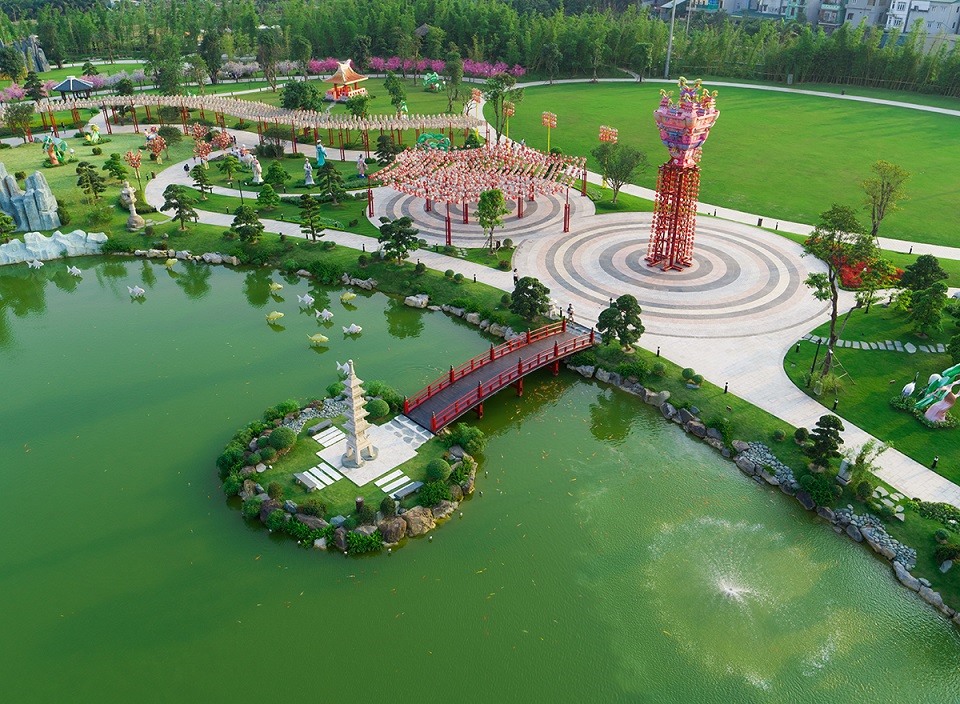 Vinhomes Smart City là đại đô thị quốc tế đầu tiên tại Hà Nội rộng tới 280ha sở hữu hệ thống tiện ích đẳng cấp.