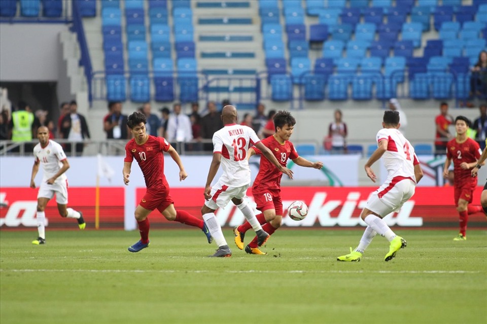 Đội tuyển Việt Nam trong trận đấu với Jordan tại Asian Cup 2019 diễn ra ở UAE. Ảnh: H.P