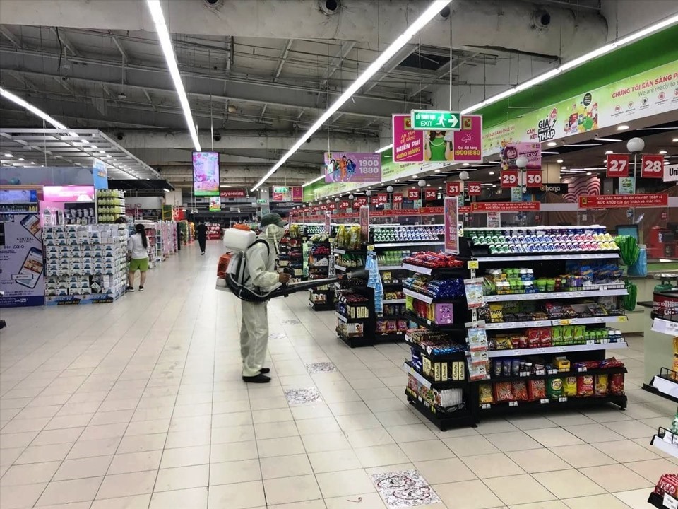 Đại diện Big C Thăng Long khẳng định: Tin người Ấn Độ ngã tại siêu thị là tin giả. Hiện siêu thị đang tạm ngừng hoạt động để khử khuẩn, đề phòng COVID-19. Ảnh: Thanh Tân