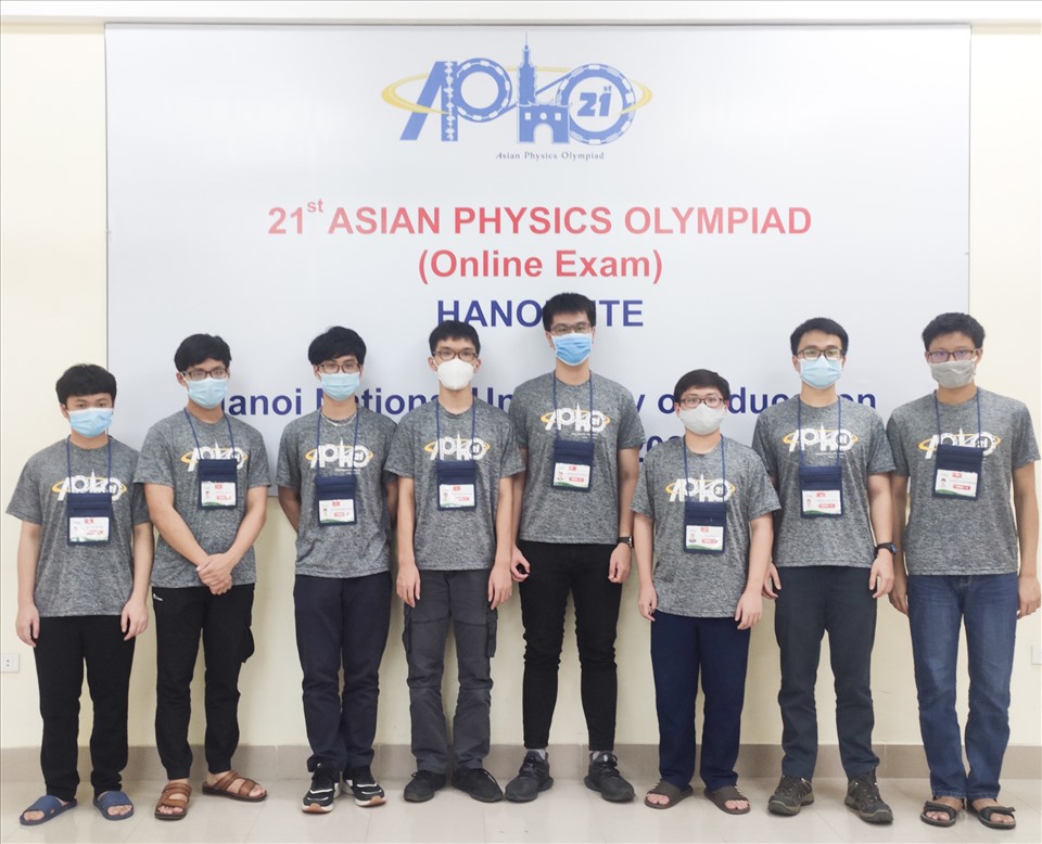 Học sinh Việt Nam tham gia kỳ thi Olympic vật lý châu Á - Thái Bình Dương. Ảnh: Vân Trang