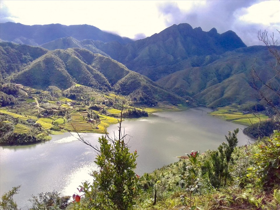 Sapa với quang cảnh thiên nhiên đẹp ngoạn mục, văn hóa đa dạng và những món ăn hấp dẫn đang ngày càng trở nên hấp dẫn đối với du khách cả trong và ngoài nước.