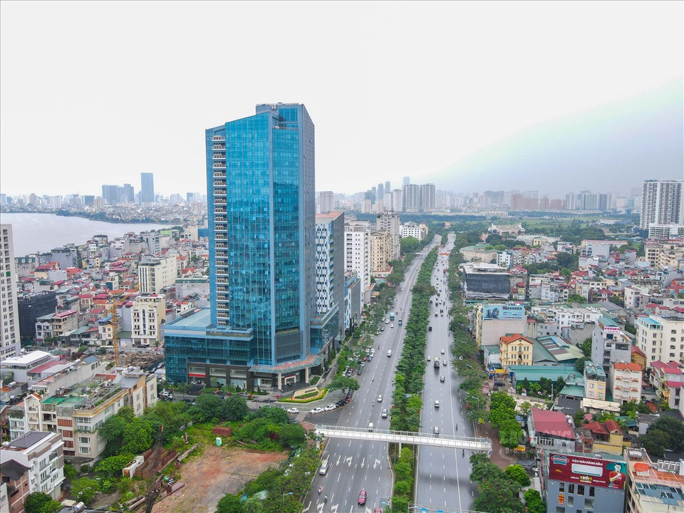 Trung tâm giao dịch công nghệ thường xuyên Hà Nội được UBND TP Hà Nội phê duyệt dự án đầu tư xây dựng công trình vào năm 2012 trên khu đất có diện tích khoảng 7.270m2 tại phường Xuân La.