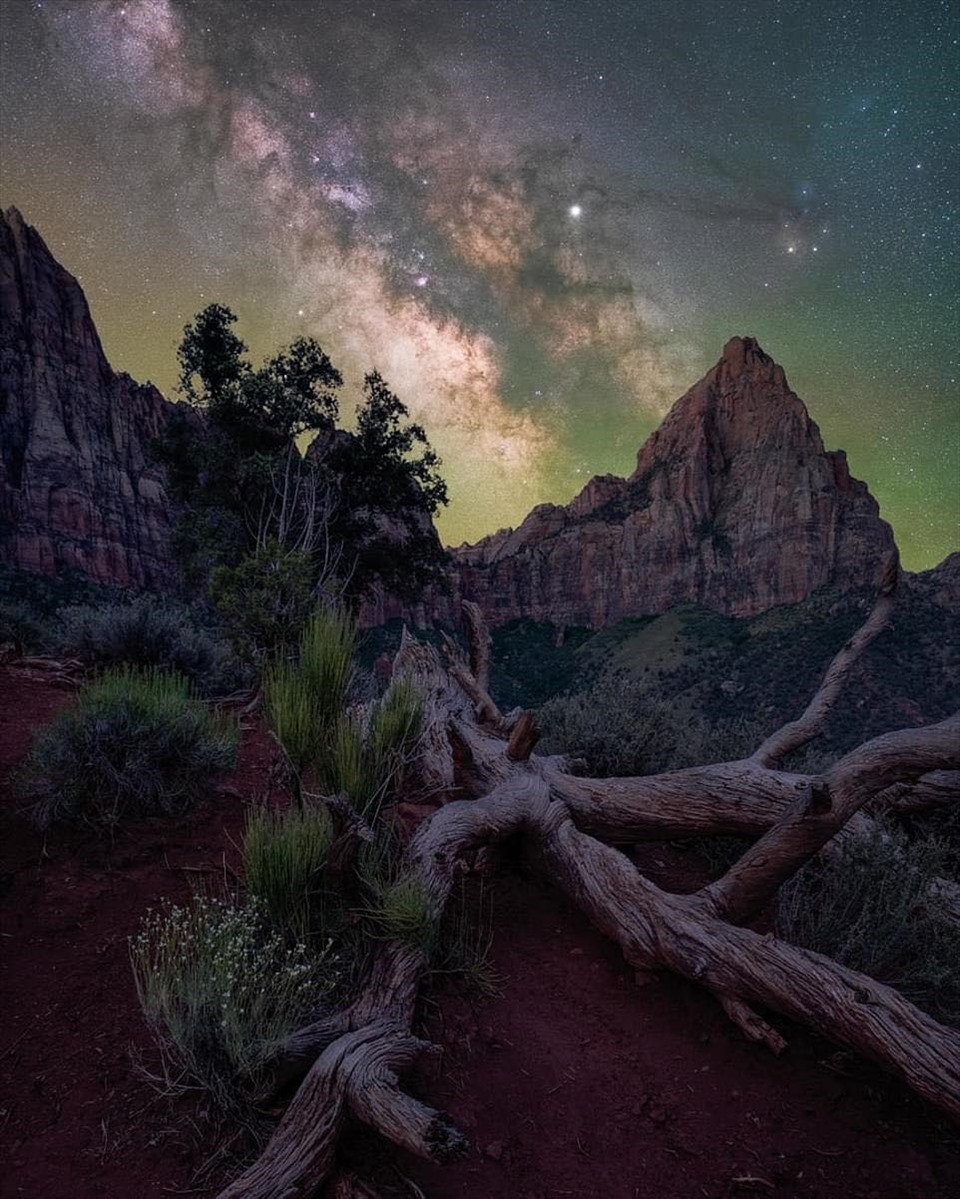 Theo tác giả: “Bầu trời tối tăm của Utah là thánh địa cho các nhà nhiếp ảnh thiên văn trên khắp thế giới“.